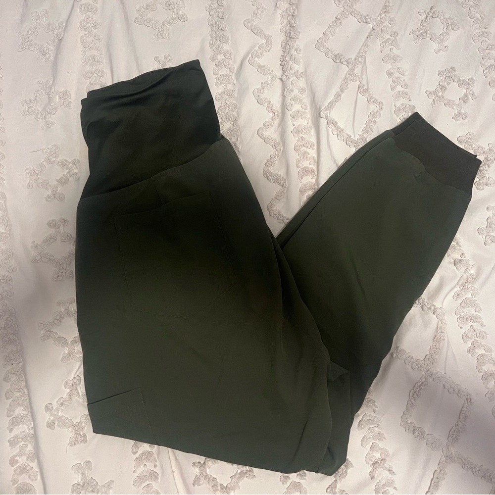 Maternity scrub joggers mandala